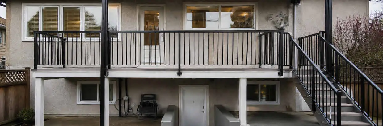 Port Moody deck materials including waterproof vinyl, composite decking, aluminum railings, and glass railings